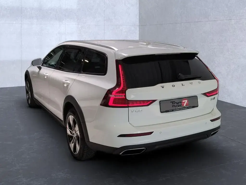 Gebraucht Volvo V60 CC Pro 197 PS (144 kW) 2021 Weiss Kombi