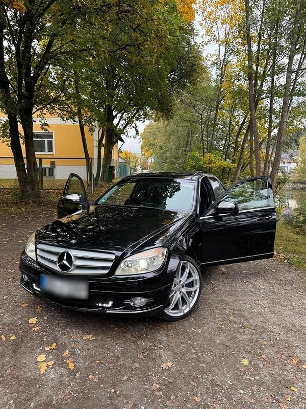 Schwarz Gebraucht 2008 Mercedes C350 Avantgarde Limousine | 8.490 € (Fairer Preis) - Bild 1/4