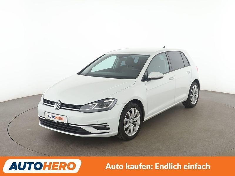 Weiß Gebraucht 2017 VW Golf VII Comfortline Limousine | 11.790 € (Fairer Preis) - Bild 1/3