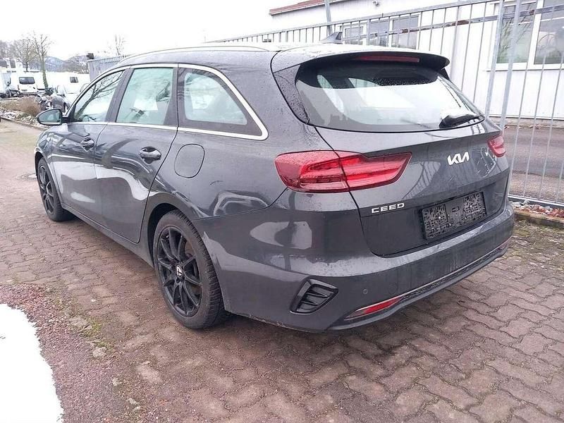Gebraucht Kia Ceed Vision 160 PS (117 kW) 2022 New dark grau metallic Kleinwagen