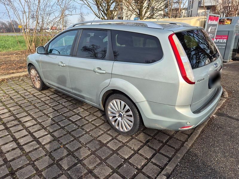 Gebraucht Ford Focus Titanium 115 PS (84 kW) 2010 Andere farben Kombi