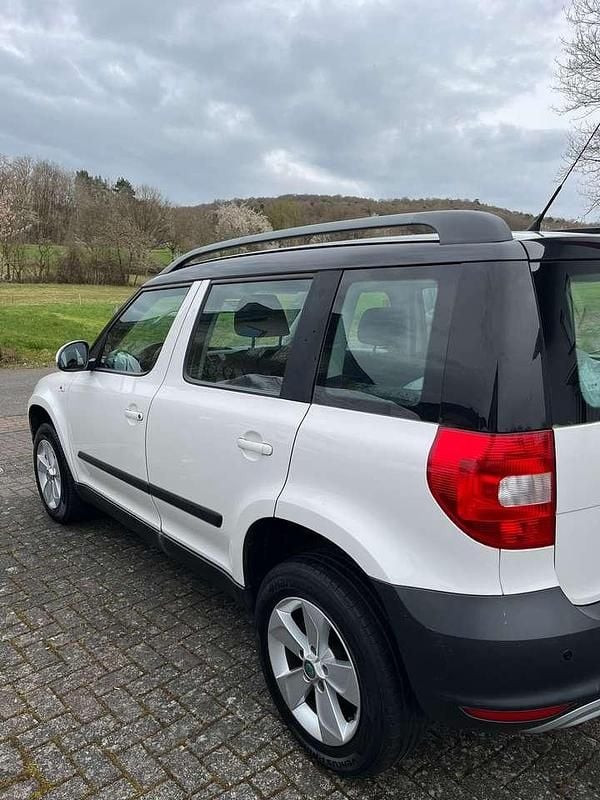 Gebraucht Skoda Yeti Active 105 PS (77 kW) 2013 Weiß SUV