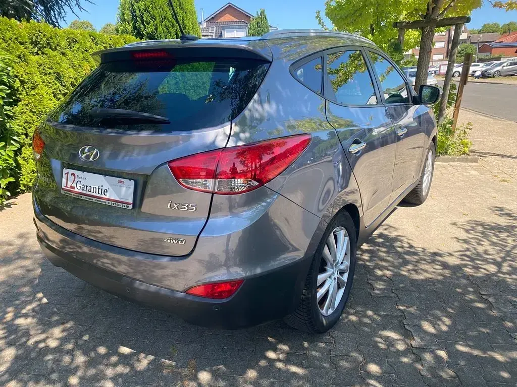 Gebraucht Hyundai ix35 Premium 163 PS (119 kW) 2012 Grau SUV