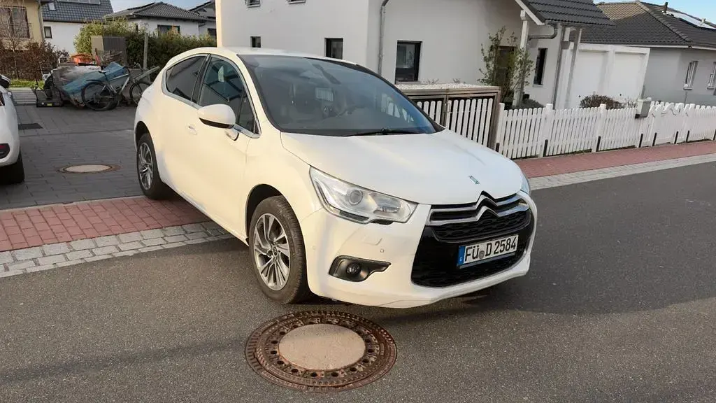 Gebraucht Citroën DS4 So Chic 111 PS (81 kW) 2012 Weiß Kleinwagen