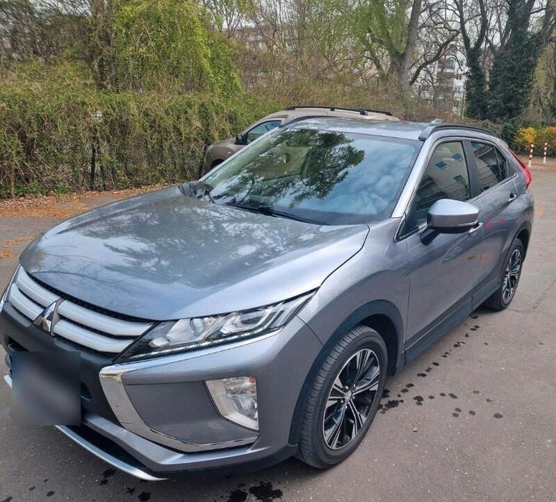 Grau Gebraucht 2019 Mitsubishi Eclipse Cross Diamant Edition SUV | 18.500 € (Guter Preis) - Bild 1/4