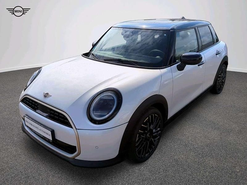 Weiß Gebraucht 2024 Mini Cooper Favoured Kleinwagen | 30.896 € (Fairer Preis) - Bild 1/4