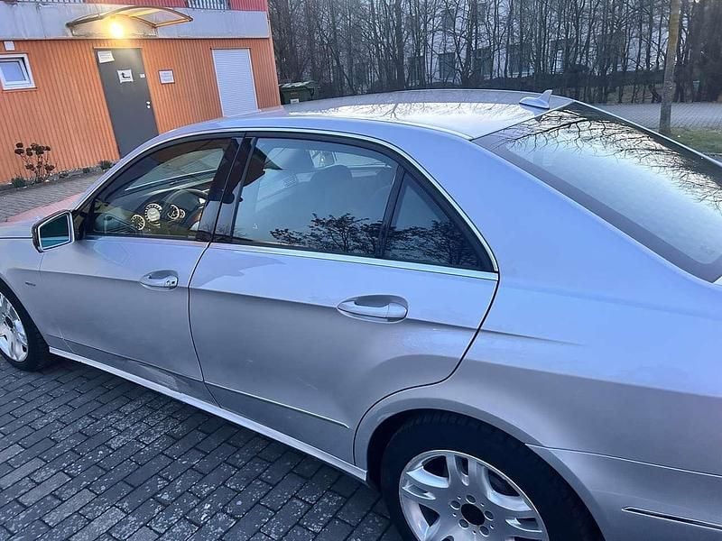 Gebraucht Mercedes E250 204 PS (150 kW) 2009 Limousine