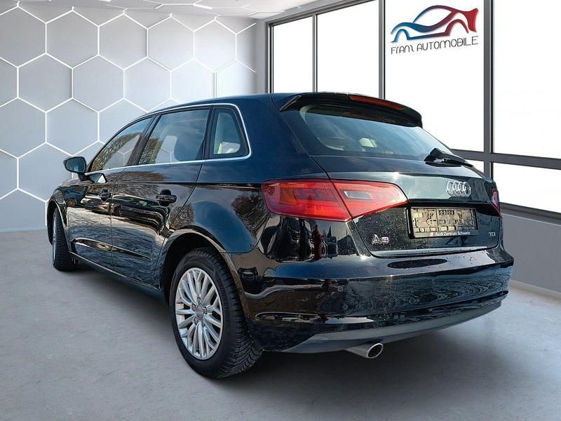 Gebraucht Audi A3 Ambiente 110 PS (80 kW) 2015 Schwarz Kombi