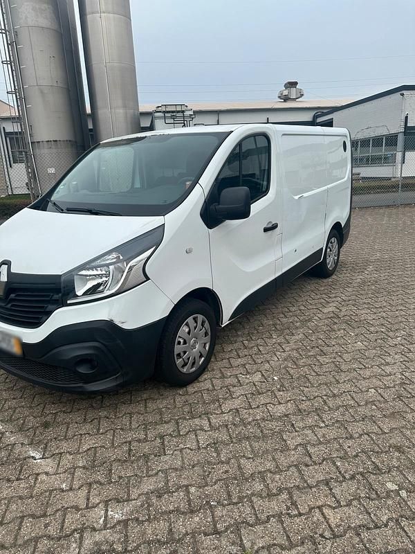 Gebraucht Renault Trafic 90 PS (66 kW) 2015 Weiß Van / Kleinbus