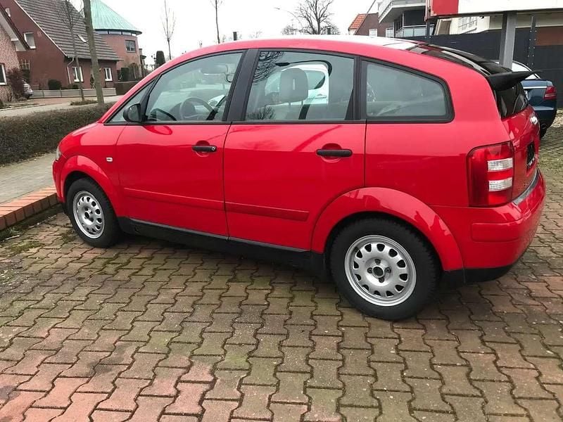 Gebraucht Audi A2 61 PS (44 kW) 2004 Rot Kleinwagen