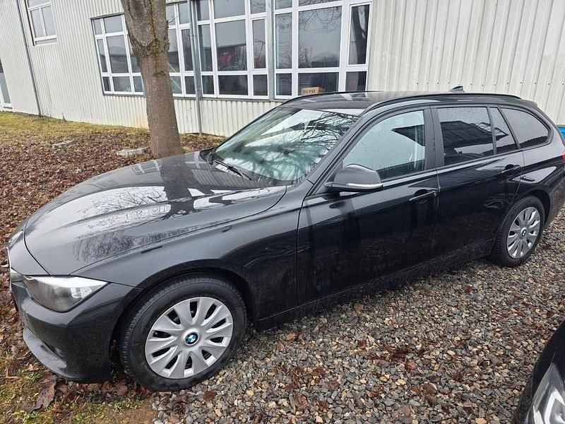 Schwarz Gebraucht 2014 BMW 316 Kombi | 8.700 € (Guter Preis) - Bild 1/4