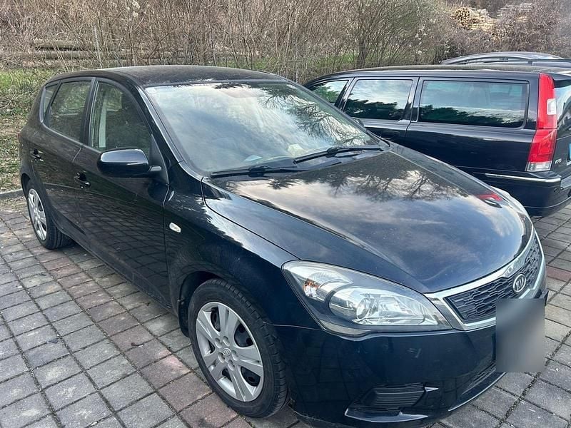 Second-hand Kia Ceed 90 CP (66 kW) 2011 Negru Hatchback