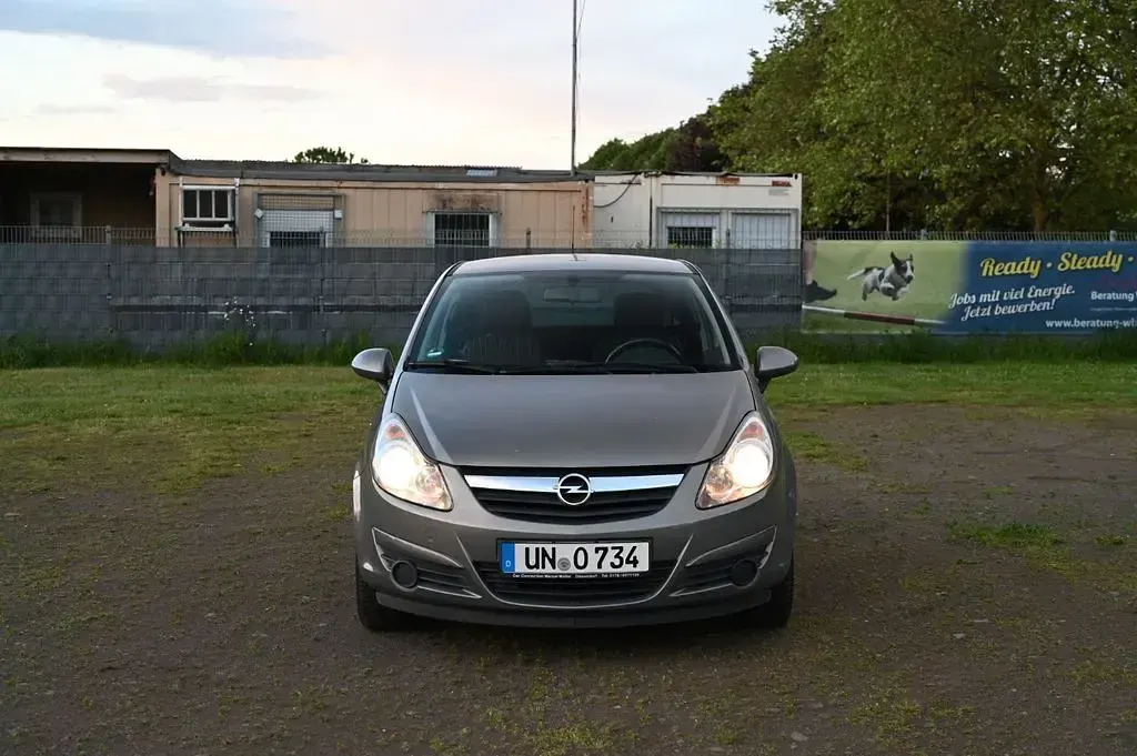 Używany Opel Corsa Edition 87 KM (63 kW) 2010 Szary Hatchback