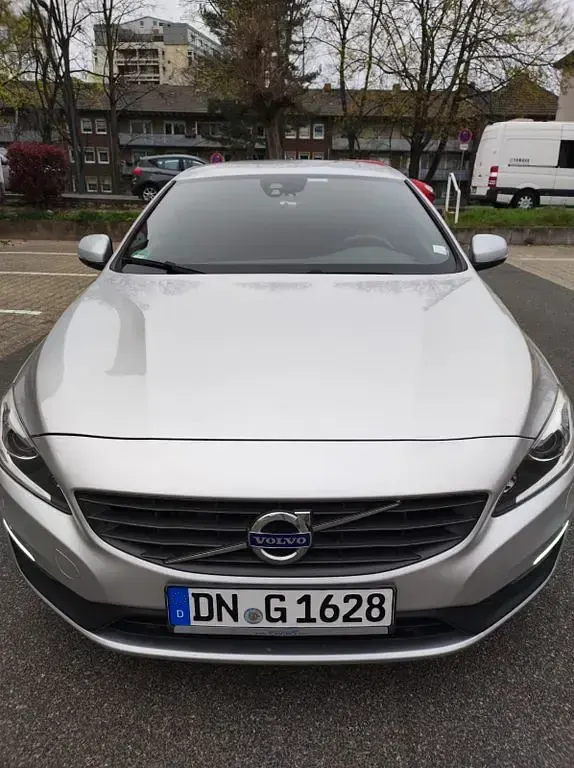 Gebraucht Volvo S60 Business Edition 150 PS (110 kW) 2015 Bright silver metallic / metal Limousine