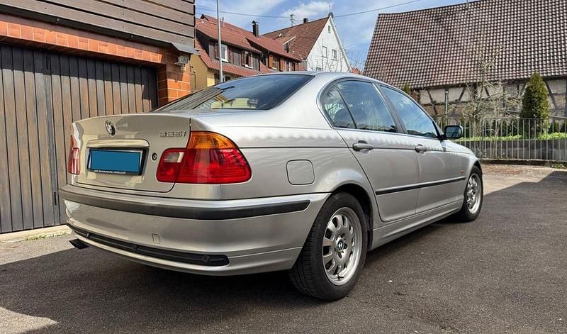 Gebraucht BMW 325 192 PS (141 kW) 2001 Silber Limousine