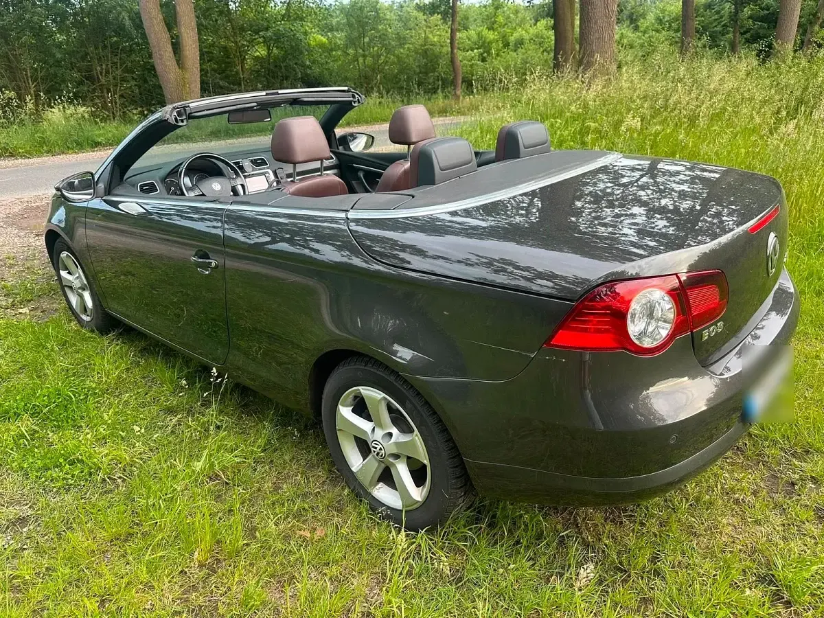 Gebraucht VW Eos 140 PS (102 kW) 2009 Braun Cabrio