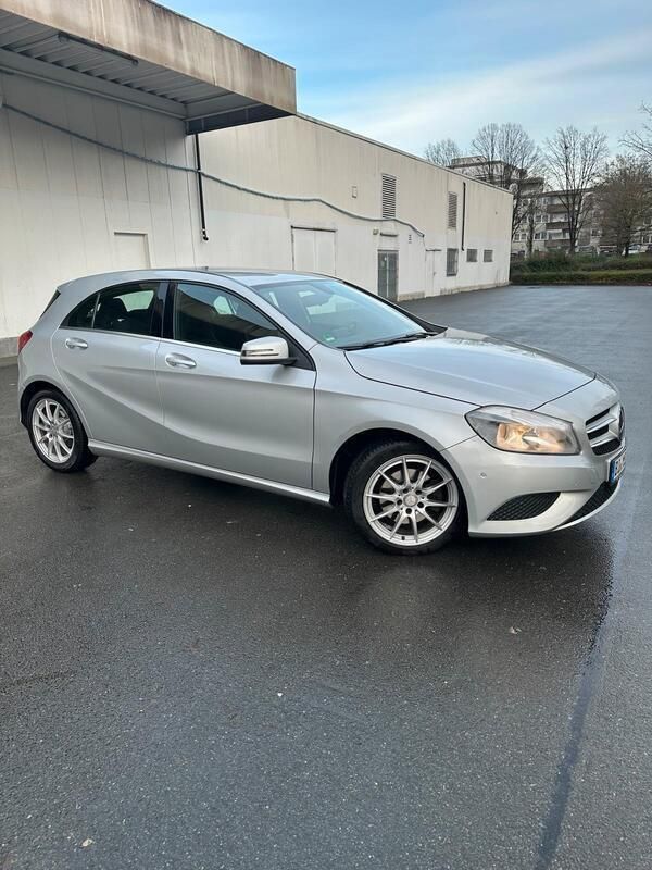 Silber Gebraucht 2013 Mercedes A200 Limousine | 11.500 € (Fairer Preis) - Bild 1/4