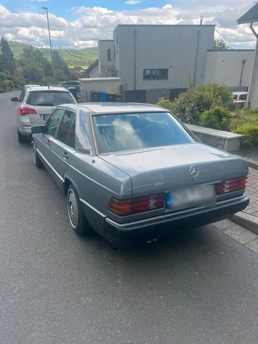 Gebraucht Mercedes 190 Sportline 126 PS (92 kW) 1990 Grau Limousine