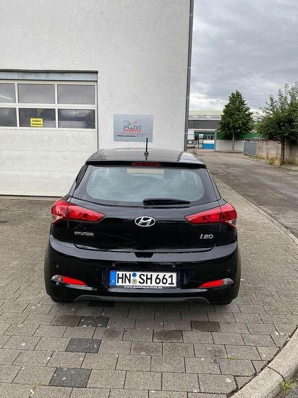 Gebraucht Hyundai i20 Classic 84 PS (61 kW) 2017 Limousine