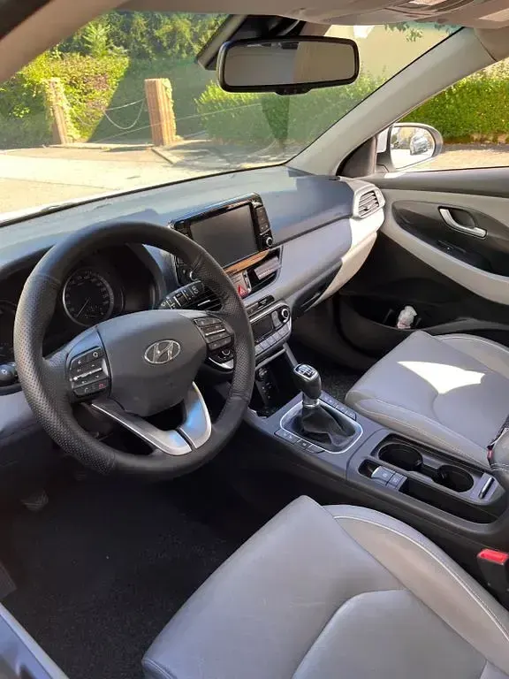 Gebraucht Hyundai i30 Premium 110 PS (80 kW) 2017 Weiß Limousine
