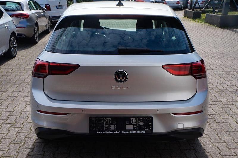 Gebraucht VW Golf VIII Life 131 PS (96 kW) 2020 Silber Limousine