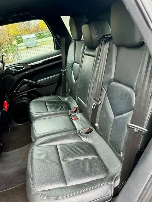 Second-hand Porsche Cayenne 245 CP (180 kW) 2012 Gri SUV