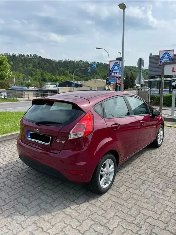 Gebraucht Ford Fiesta SYNC Edition 80 PS (58 kW) 2015 Rot Kleinwagen