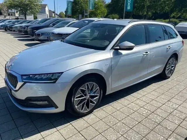 Gebraucht Skoda Octavia Ambition 150 PS (110 kW) 2023 Brillantsilber metallic Kombi