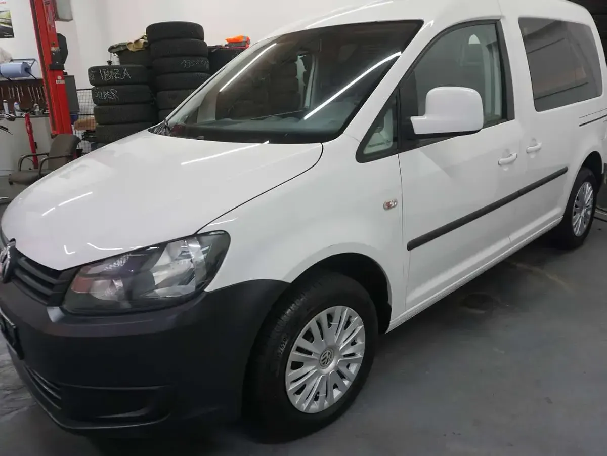 Gebraucht VW Caddy Trendline 102 PS (75 kW) 2013 Candyweiß Van / Kleinbus