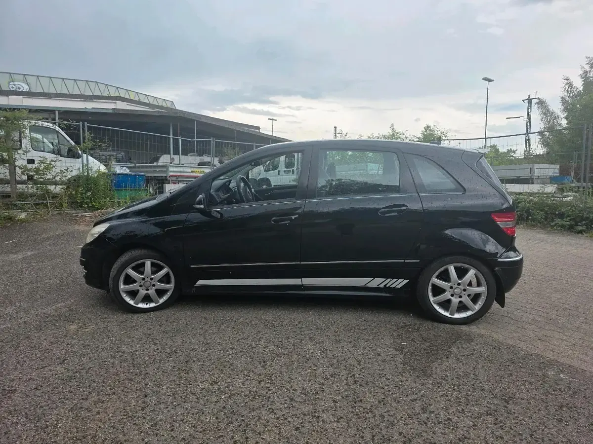 Gebraucht Mercedes B200 140 PS (102 kW) 2009 Schwarz Van / Kleinbus