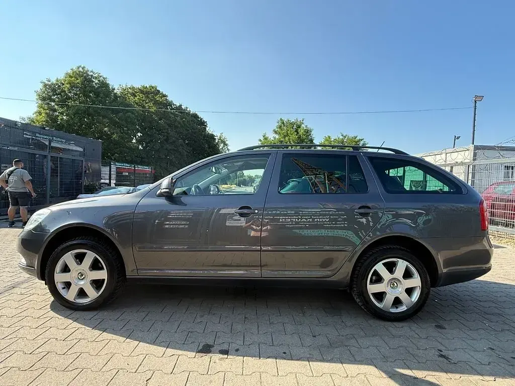 Gebraucht Skoda Octavia Ambition 140 PS (102 kW) 2016 Grau Kombi