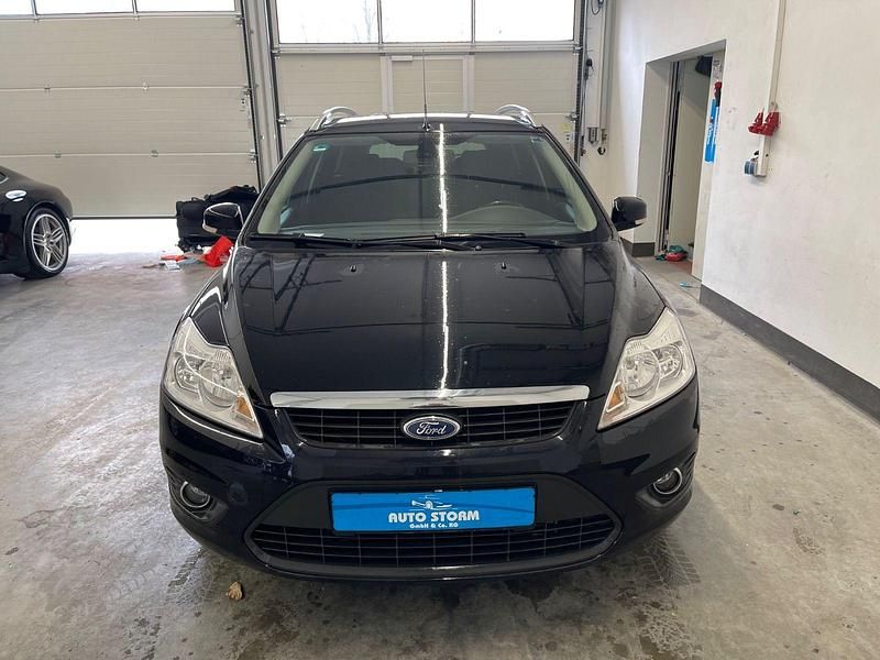 Gebraucht Ford Focus Viva 109 PS (80 kW) 2010 Pantherschwarz metallic Kombi