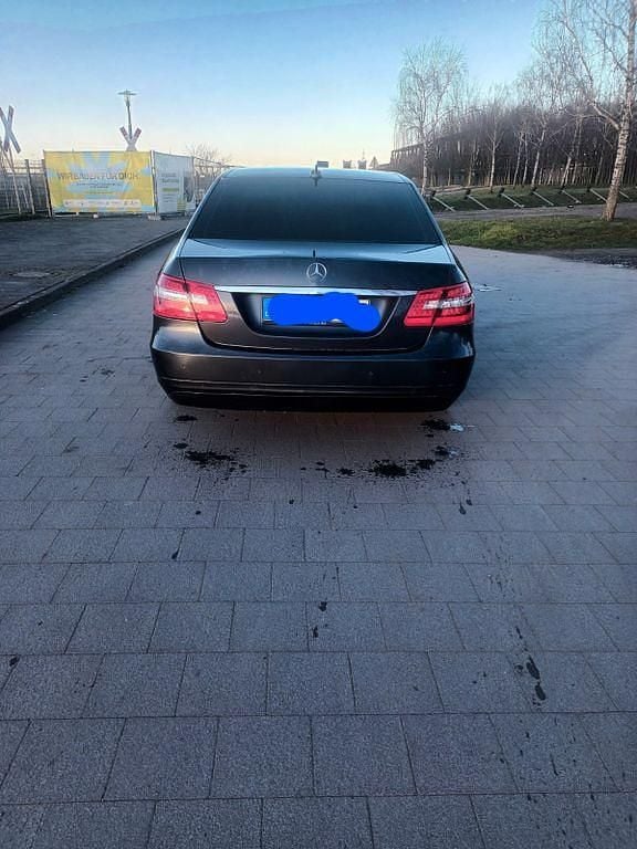 Gebraucht Mercedes E220 170 PS (125 kW) 2010 Grau Limousine