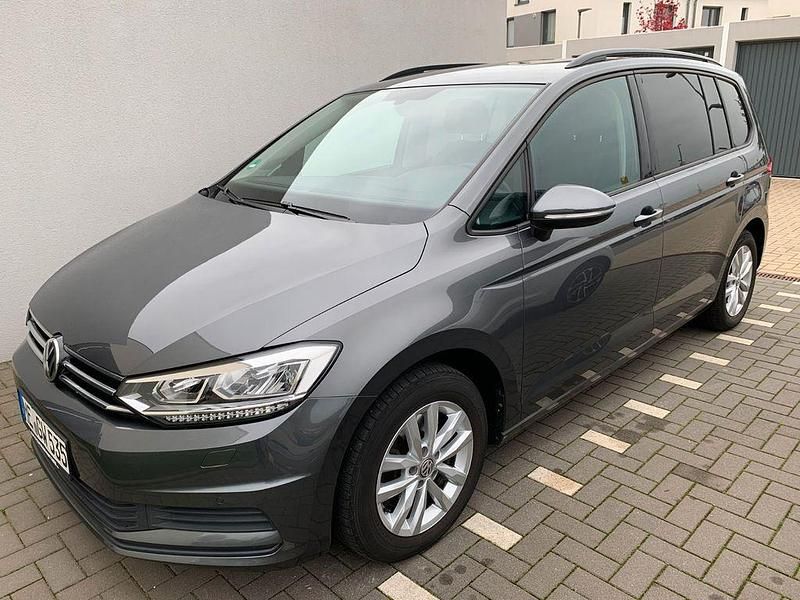 Grau Gebraucht 2018 VW Touran Highline Van / Kleinbus | 16.500 € (Superpreis) - Bild 1/4