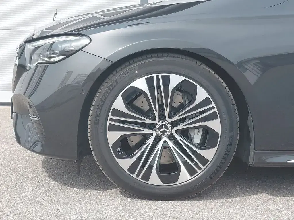 Gebraucht Mercedes E300 Exclusive 197 PS (144 kW) 2025 Grau Limousine
