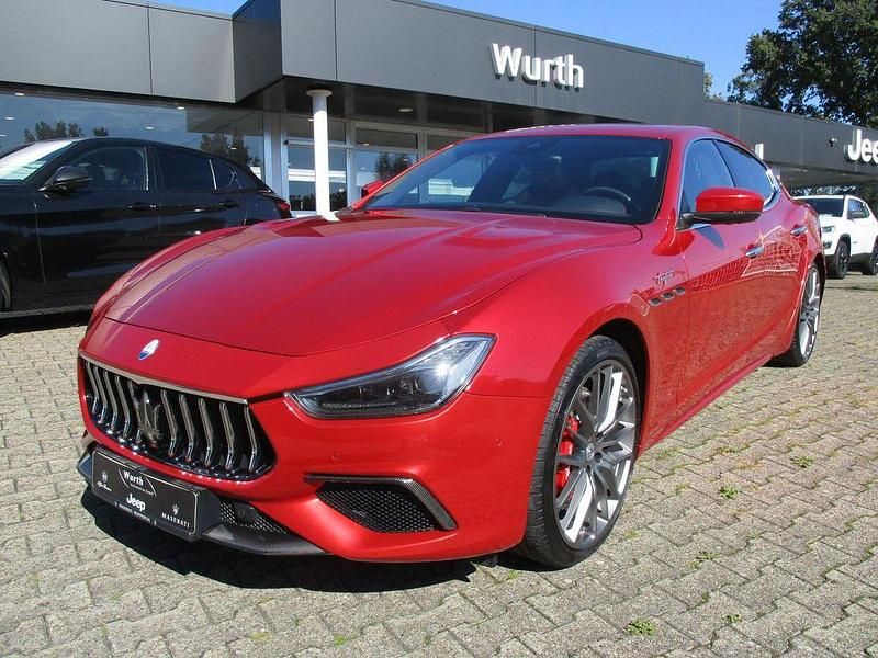 Rot Gebraucht 2022 Maserati Ghibli Coupé | 84.900 € (Fairer Preis) - Bild 1/4