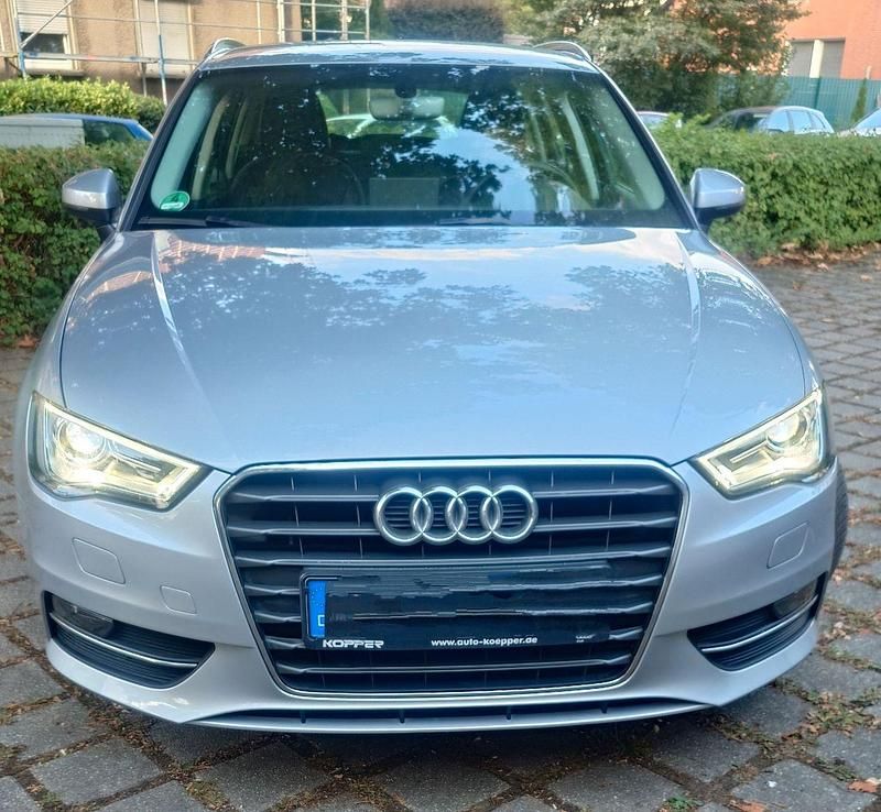 Silber Gebraucht 2016 Audi A3 Sportback Ambition Kombi | 15.500 € (Fairer Preis) - Bild 1/4