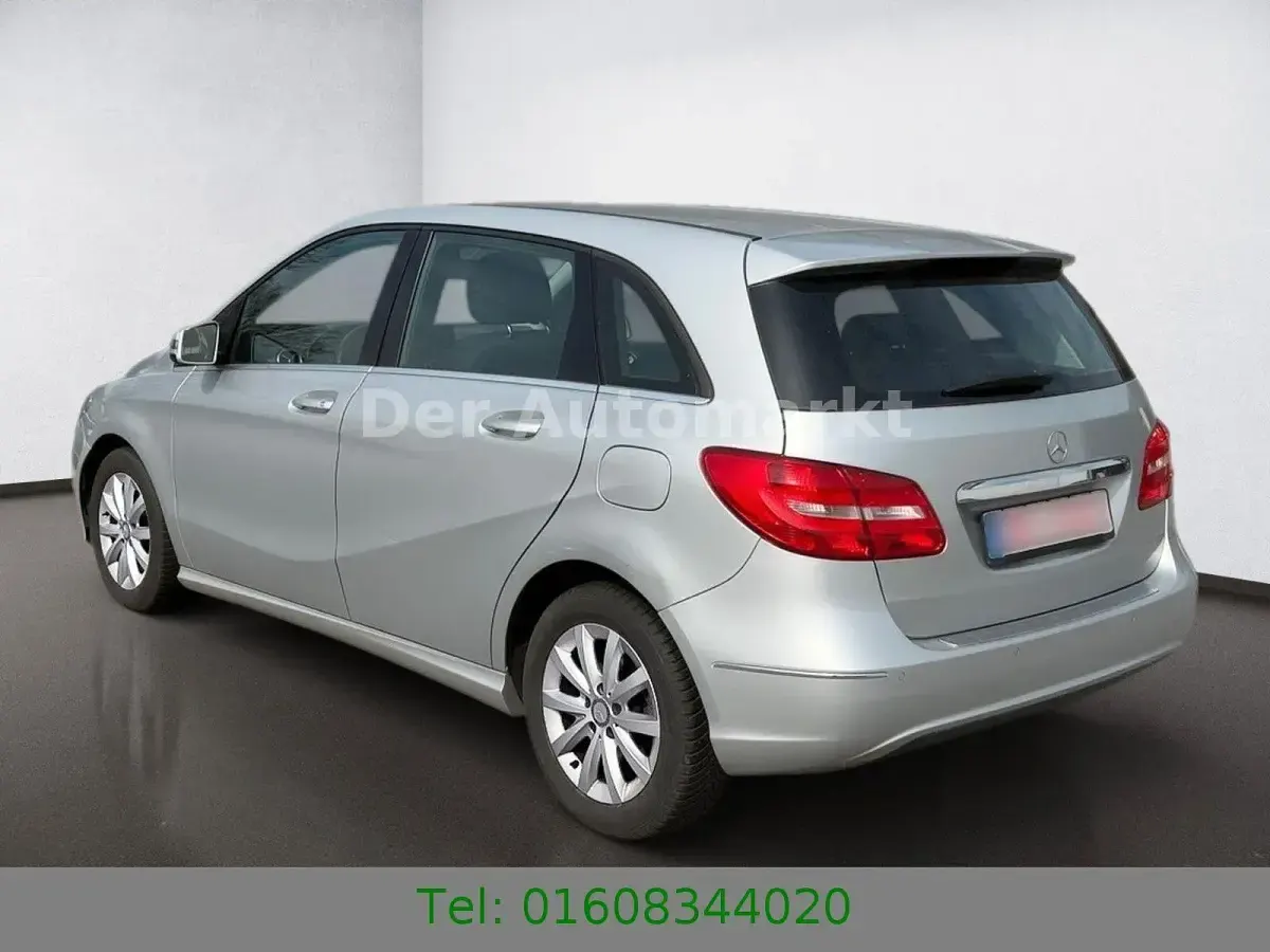 Gebraucht Mercedes B180 122 PS (89 kW) 2013 Silber Van / Kleinbus