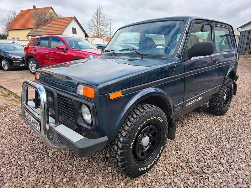 Gebraucht Lada Taiga 83 PS (61 kW) 2015 Grün SUV