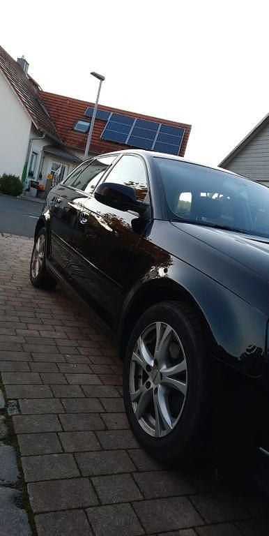 Schwarz Gebraucht 2011 Audi A3 Sportback Ambition Limousine | 2.990 € (Superpreis) - Bild 1/4