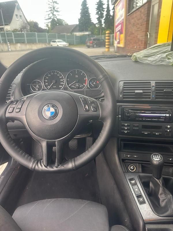 Blau Gebraucht 2004 BMW 318 Kombi | 700 € (Guter Preis) - Bild 1/4