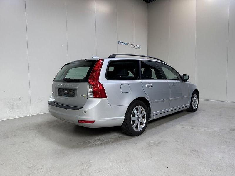 Usado Volvo V50 114 CV (83 kW) 2011 Gris Familiar