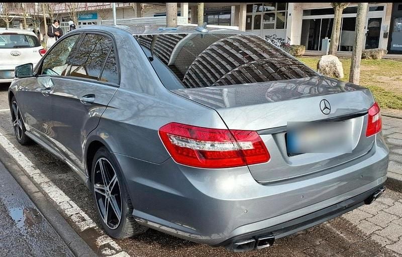 Gebraucht Mercedes E220 170 PS (125 kW) 2012 Grau Limousine