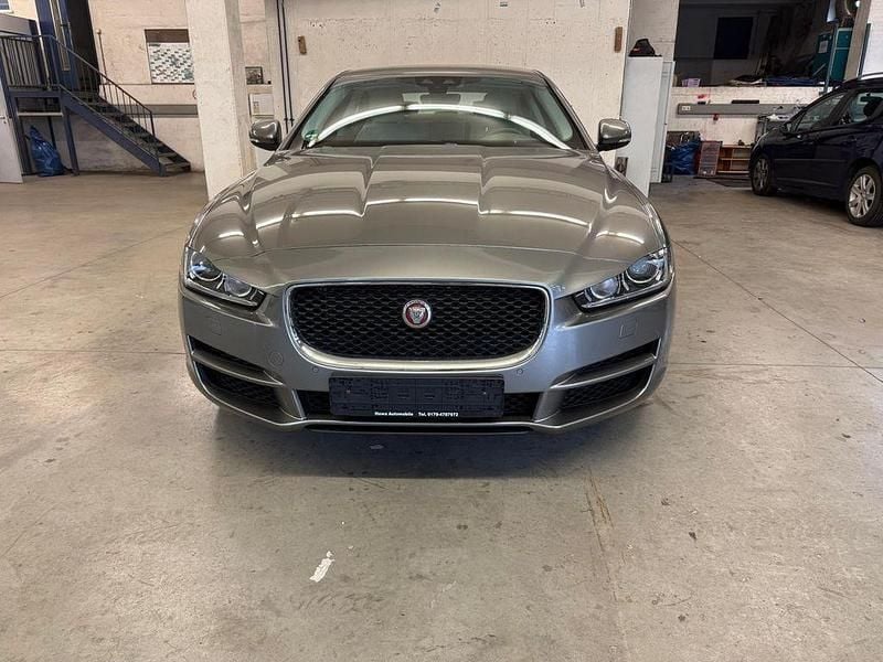 Silber Gebraucht 2018 Jaguar XE Prestige Limousine | 25.999 € (Fairer Preis) - Bild 1/4