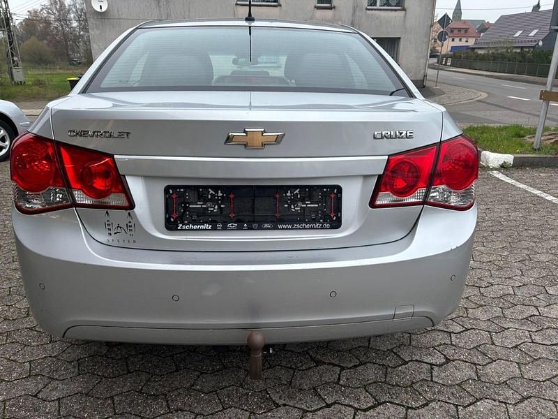 Gebraucht Chevrolet Cruze LT 141 PS (103 kW) 2011 Silber Limousine