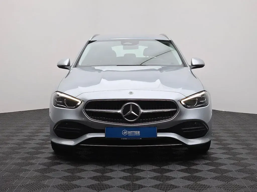 Gebraucht Mercedes C200 Avantgarde 163 PS (119 kW) 2023 Silber Limousine