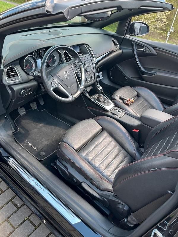 Second-hand Opel Cascada 170 CP (125 kW) 2017 Negru Cabrio