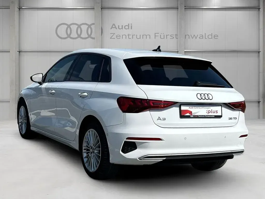 Używany Audi A3 Advanced 150 KM (110 kW) 2022 Biały Sedan/Limuzyna