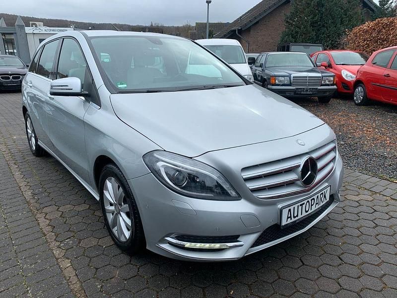 Gebraucht Mercedes B220 184 PS (135 kW) 2014 Silber Van / Kleinbus