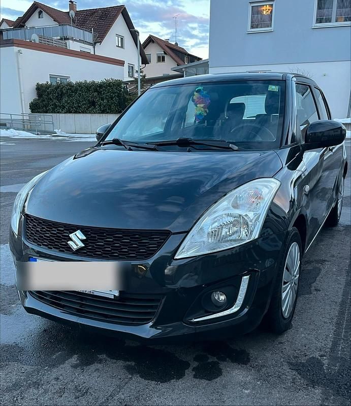 Schwarz Gebraucht 2016 Suzuki Swift Kleinwagen | 7.600 € (Fairer Preis) - Bild 1/4